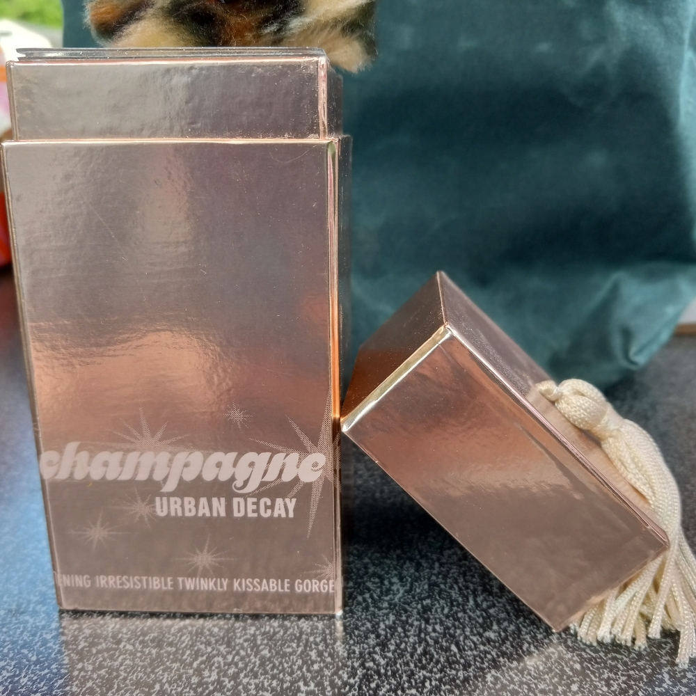 Urban Decay sparkling body powder